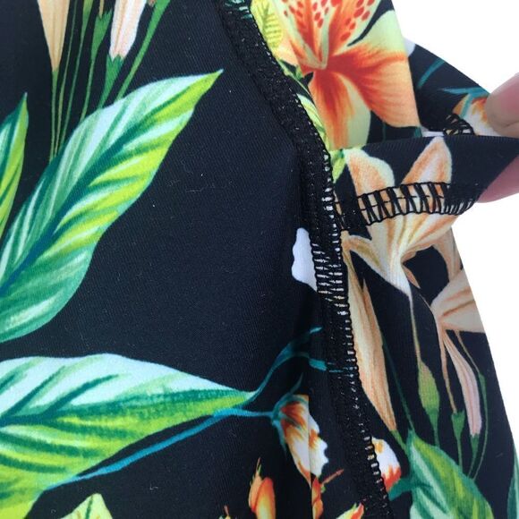 NEW Ododos High Waisted Black Tropical Print Capri Leggings - Picture 14 of 14
